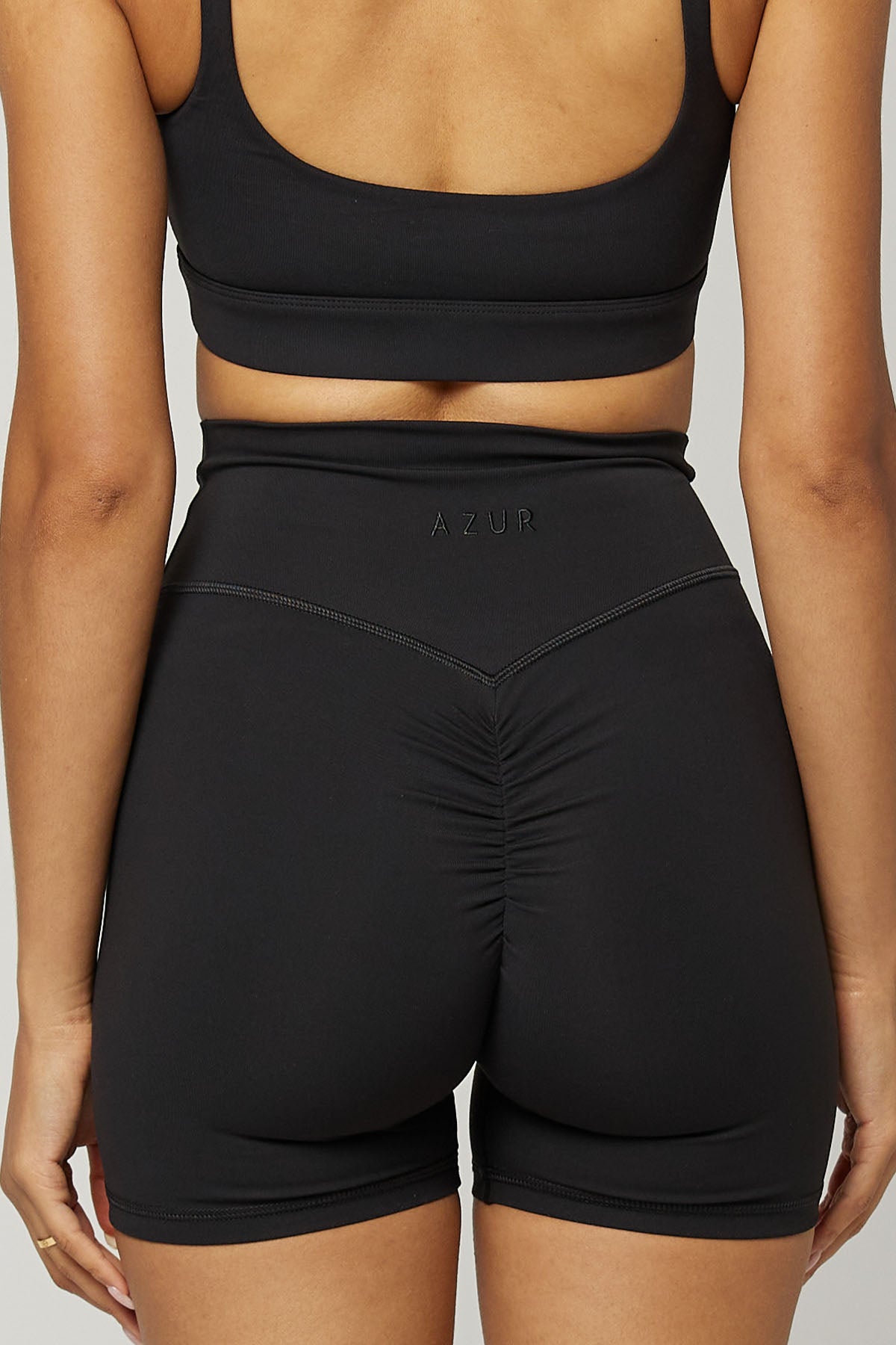 CLASSIC FIT SCRUNCH SHORTS 5" - ONYX