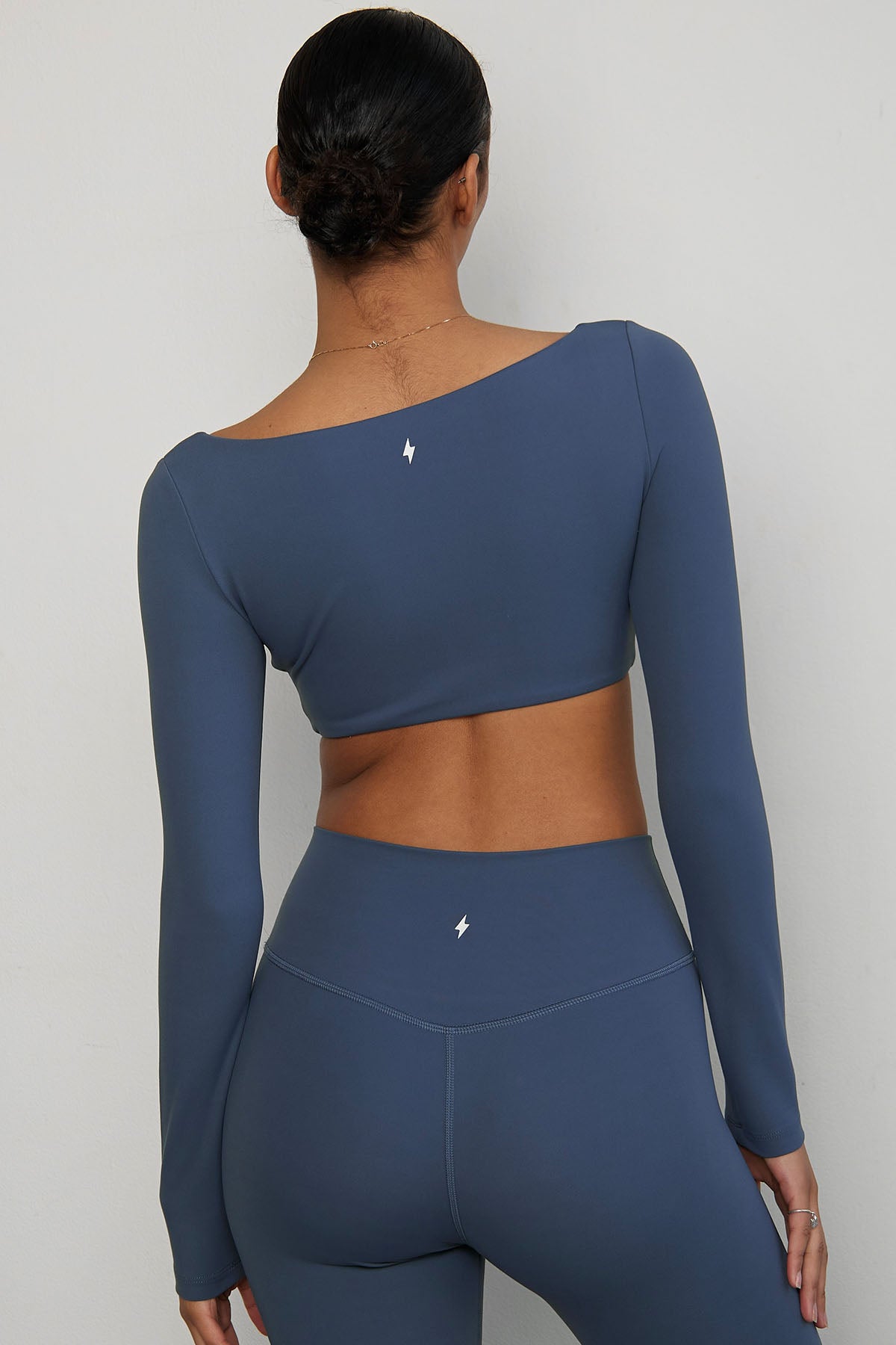 CLASSIC FIT SCOOP LONG SLEEVE CROP - STONE