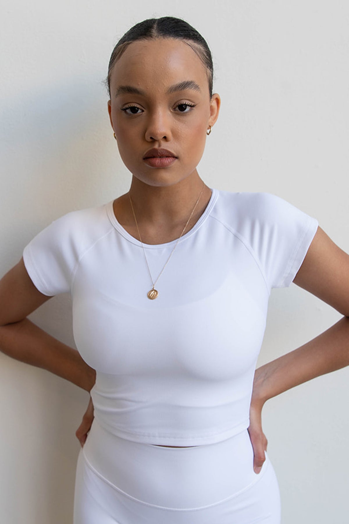 CLASSIC FIT CROPPED TEE - WHITE